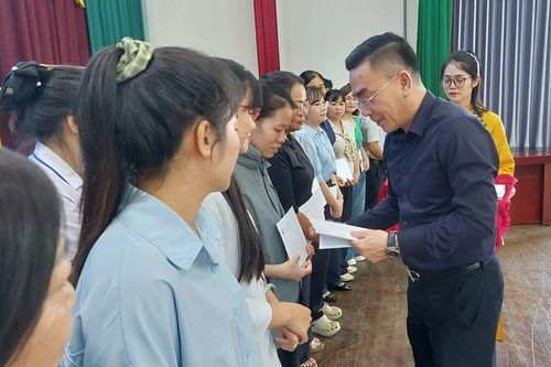Công đoàn Y tế Việt Nam thăm, động viên cán bộ y tế làm việc trong môi trường đặc thù tại TPHCM và Đồng Nai
