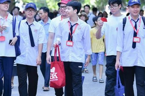 Loạt trường đại học 'mạnh tay' lì xì cho sinh viên dịp Tết Bính Ngọ