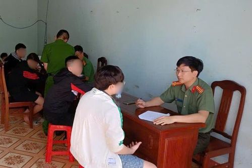 Công an Lâm Đồng tiếp nhận nhiều nạn nhân sập bẫy 'việc nhẹ, lương cao' từ Campuchia