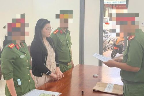 Khởi tố nữ chủ cơ sở sản xuất hơn 10.000 mỹ phẩm giả