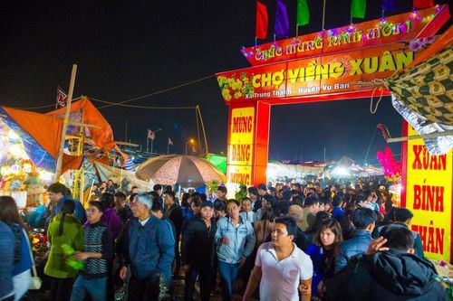 Chợ Viềng - 'đến hẹn lại lên'