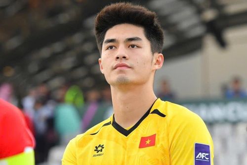 Đình Bắc động viên Trung Kiên