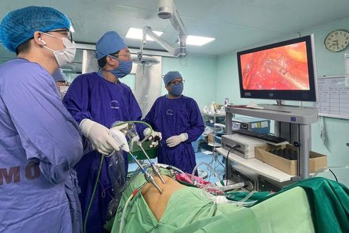 Chủ quan với bệnh nhẹ, hai bệnh nhân phải đau đớn cắt bỏ thận