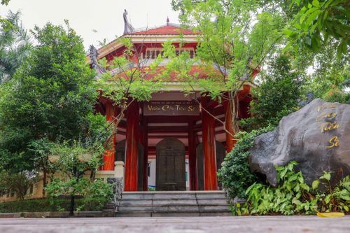 Đục bỏ tên giảng viên dùng bằng giả tại ĐH Sư phạm Hà Nội 2