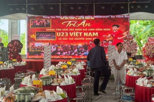 Nhà Đình Bắc làm 180 mâm cỗ, đãi gần 2.000 khách