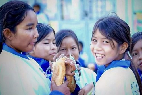 Thầy giáo vùng khó và hành trình nâng đỡ những ước mơ