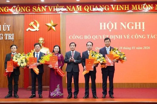 Công bố các quyết định điều động, phân công cán bộ