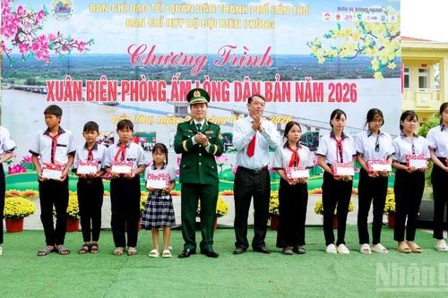 Mang mùa xuân sớm đến xã Cù Lao Dung