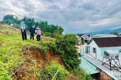 Cần khắc phục khẩn cấp tình trạng sạt lở nghiêm trọng tại khu vực Đền Liệt sĩ xã Hiệp Đức