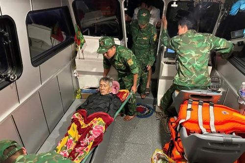 Bộ đội biên phòng kịp thời hỗ trợ đưa bệnh nhân bị nhồi máu cơ tim đi cấp cứu