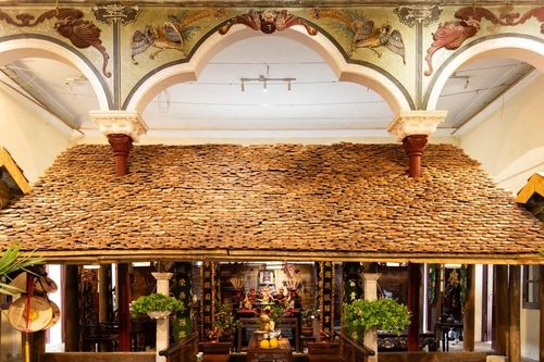 Giới trẻ Hà Nội diện áo dài, 'check in' Tết xưa tại không gian đang hot nhất phố cổ