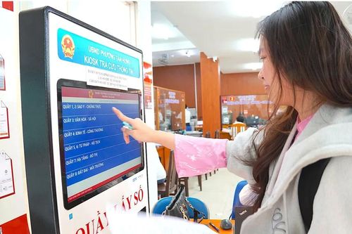 Người dân hài lòng với 'cán bộ hướng dẫn số'