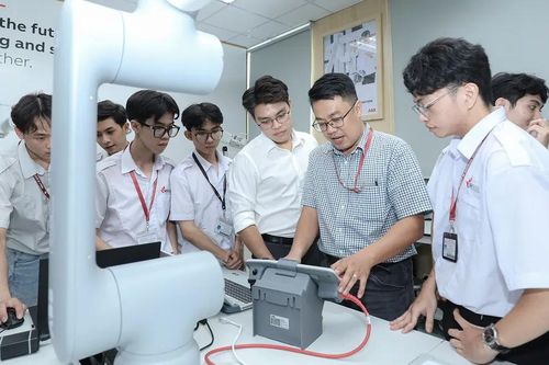 Đột phá đào tạo nhân lực công nghệ chiến lược - Bài 1: Điệp khúc 'khát' nhân lực