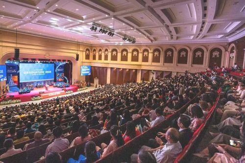 Vingroup đào tạo 20.000 nhân tài AI thực chiến, phụ cấp 8 triệu đồng/tháng