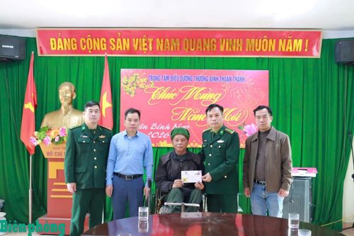 Thăm, tặng quà các Trung tâm Điều dưỡng thương binh