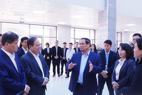 Cán bộ hành chính phải chủ động, trách nhiệm và mềm mỏng khi phục vụ người dân