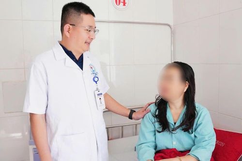 Can thiệp thành công ca phình mạch máu não ở sát nền sọ