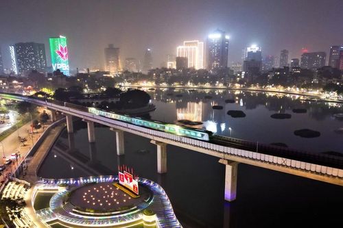 Diện mạo mới của hồ Đống Đa sau cuộc 'lột xác' gần 300 tỷ đồng