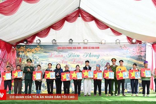 Nhân dân bản Pa Mu, xã Hua Bum vui đón mùa Xuân mới