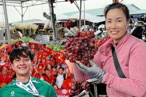 Sạp hoa quả của mẹ thủ môn Văn Bình đắt khách lạ thường sau tấm HCĐ U23 châu Á