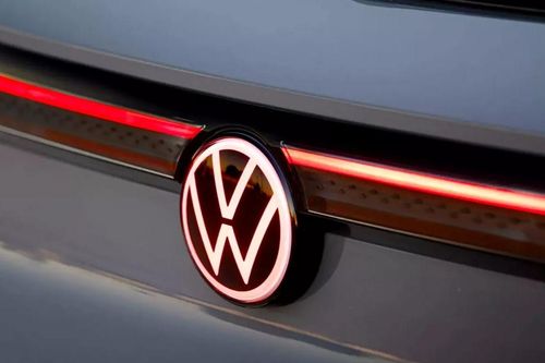 Volkswagen yêu cầu chủ xe điện đỗ ngoài trời sau khi sạc vì nguy cơ cháy xe