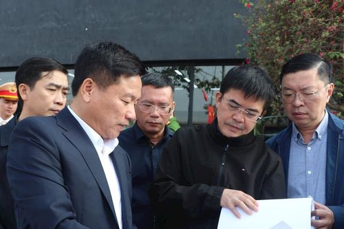 Phó Chủ tịch UBND tỉnh Hoàng Phú Hiền kiểm tra công tác chỉnh trang đô thị tại các phường Vinh Hưng, Vinh Phú, Trường Vinh