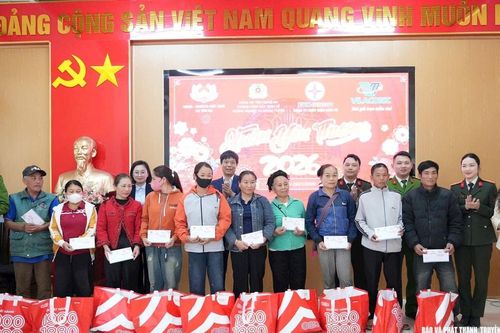 Công ty Thủy điện Bản Vẽ phối hợp Phòng Cảnh sát Kinh tế, Phòng An ninh kỹ thuật ngoại tuyến Công an tỉnh trao quà Tết tại xã Yên Na