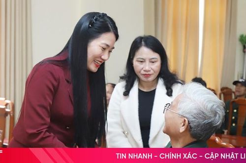 Phó Chủ tịch HĐND tỉnh tặng quà tại Trung tâm Điều dưỡng thương binh
