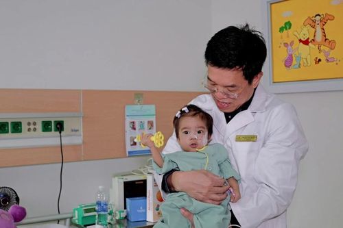 Kỳ tích ghép gan thành công cho bé gái gần 1 tuổi, cân nặng chỉ 5,3 kg