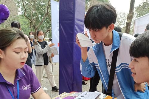 Các trường đại học tung học bổng 'khủng' thu hút sỹ tử mùa tuyển sinh 2026