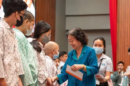 Mang Tết sớm đến với bệnh nhân khó khăn ở Thành phố Hồ Chí Minh