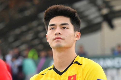 Hành động rất đẹp của Trần Trung Kiên với cầu thủ 'đen đủi nhất' lứa U23 Việt Nam
