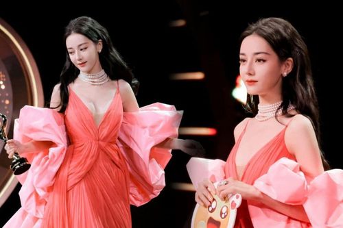 Địch Lệ Nhiệt Ba và loạt sao Hoa ngữ vắng mặt ở đêm hội Weibo