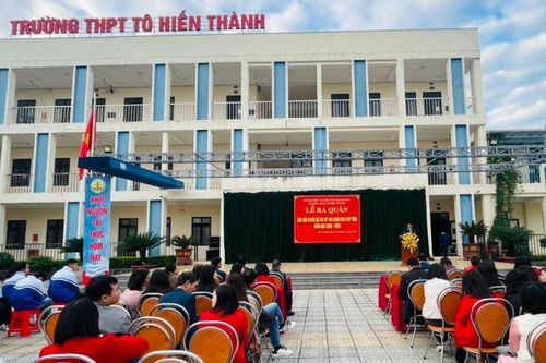 Vì sao 33 giáo viên nâng, hạ điểm thi học kỳ của học sinh?