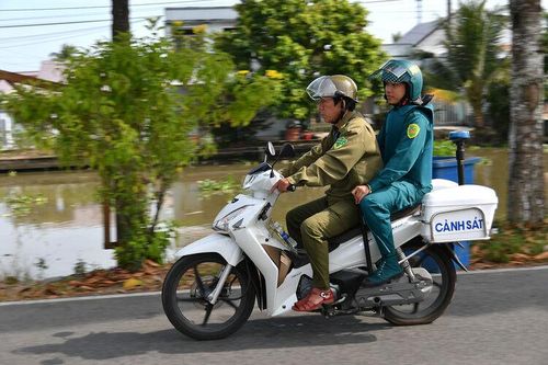 Đưa sĩ quan chính quy về xã