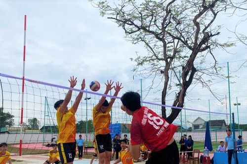 Vòng loại cụm 2 giải bóng chuyền học sinh Đà Nẵng: Trường THPT Nguyễn Văn Cừ lập cú đúp vô địch
