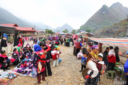 Chợ phiên Tủa Thàng