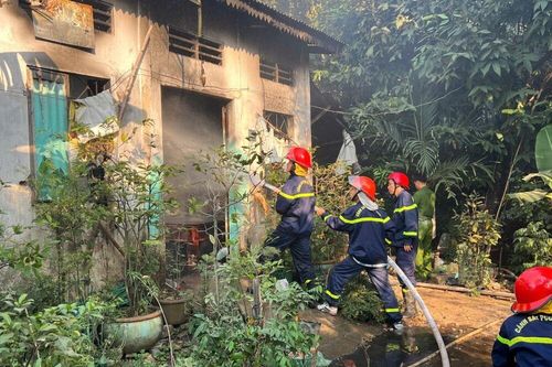 Cháu chế tạo bom xăng đốt nhà ông ngoại vì bị la rầy
