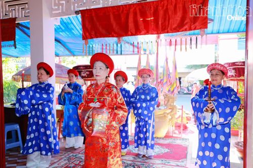 Dâng hương tưởng nhớ ngày sinh Đức Trần Hưng Đạo Đại Vương