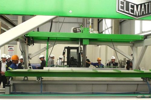 Không can thiệp hành chính vào cung-cầu và giá vật liệu xây dựng