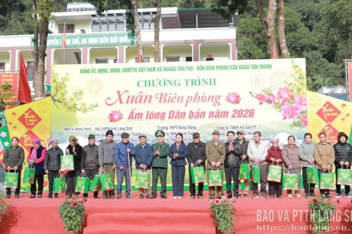 Trao tặng hơn 300 suất quà cho người dân tại Chương trình 'Xuân Biên phòng - Ấm lòng dân bản' năm 2026