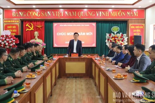 Đoàn công tác Hội đồng Dân tộc của Quốc hội thăm, tặng quà tết tại Lạng Sơn