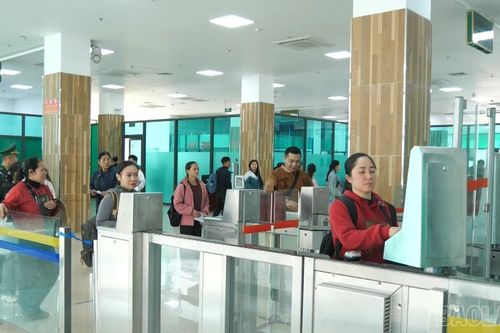 Ứng dụng công nghệ rút ngắn thời gian xuất nhập cảnh cho cư dân biên giới