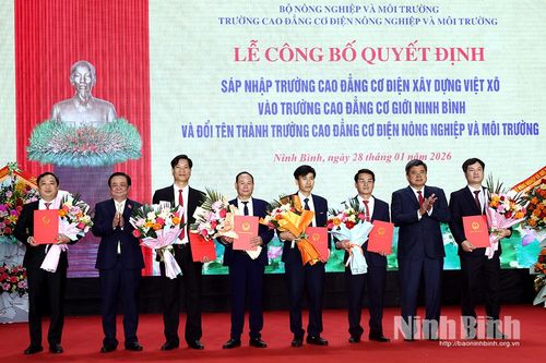 Công bố Quyết định sáp nhập Trường Cao đẳng Cơ điện Xây dựng Việt Xô vào Trường Cao đẳng Cơ giới Ninh Bình thành Trường Cao đẳng Cơ điện Nông nghiệp và Môi trường