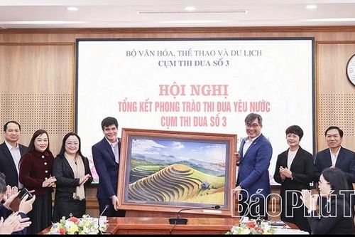 Tiếp tục đẩy mạnh phong trào thi đua ngành Văn hóa, Thể thao và Du lịch