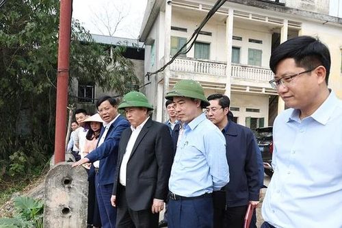 Phó Chủ tịch UBND tỉnh Đinh Công Sứ kiểm tra lấy nước đợt 2 phục vụ gieo cấy vụ Đông Xuân