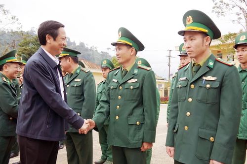 Đồng chí Phó Chủ tịch Thường trực UBND tỉnh Hoàng Nam thăm, chúc Tết tại các đồn biên phòng