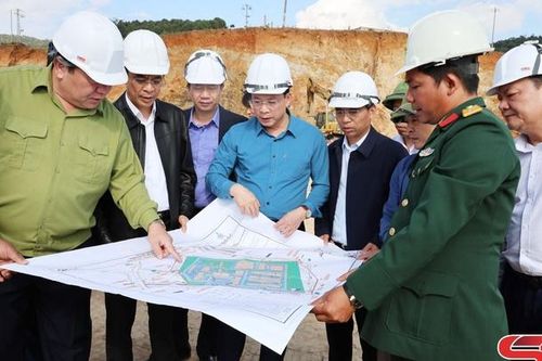 Thường trực Tỉnh ủy thăm, nắm tình hình tại các xã biên giới Mường Lạn, Sốp Cộp