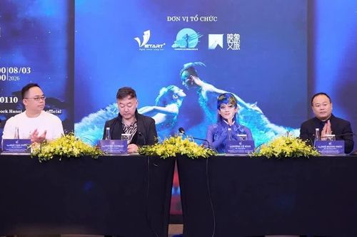 'Khổng tước làng múa' Dương Lệ Bình trình diễn tại Việt Nam
