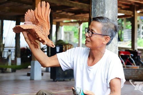 Người 'thổi hồn' cho gỗ